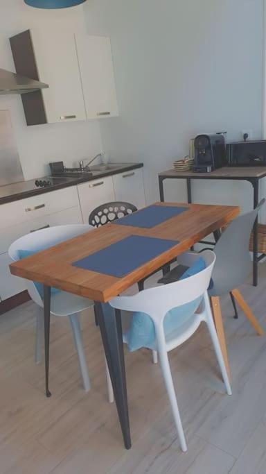 Charmante Petite Maison A 2 Pas De La Mer Maison 6 บินิค ภายนอก รูปภาพ